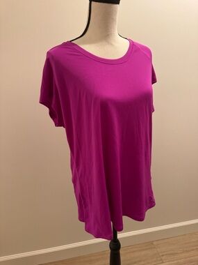 Women's Classic Scoop Neck Tee - Magenta